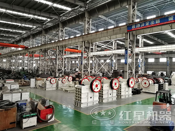 環(huán)保破碎機車間圖